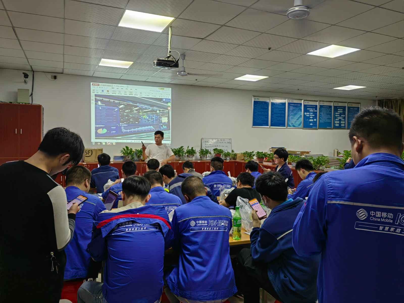 泉州光远企业管理咨询有限公司为中移铁通有限公司安全用电培训